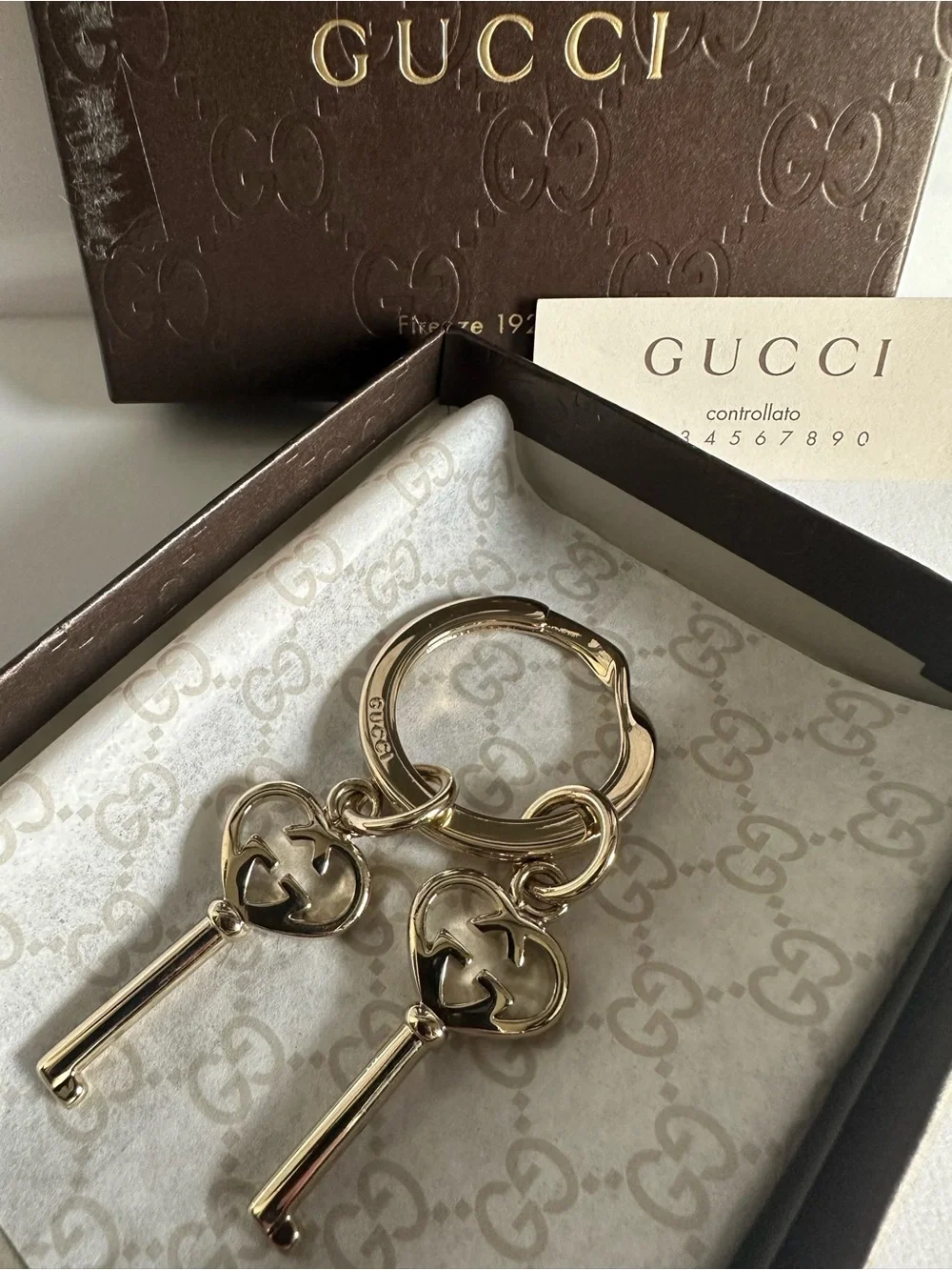 Gucci Interlocking GG Double Heart Key Ring Bag Charm Gold Tone with Box